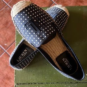 Slip on new so cute material on top. Dark blue with white great foe the summer